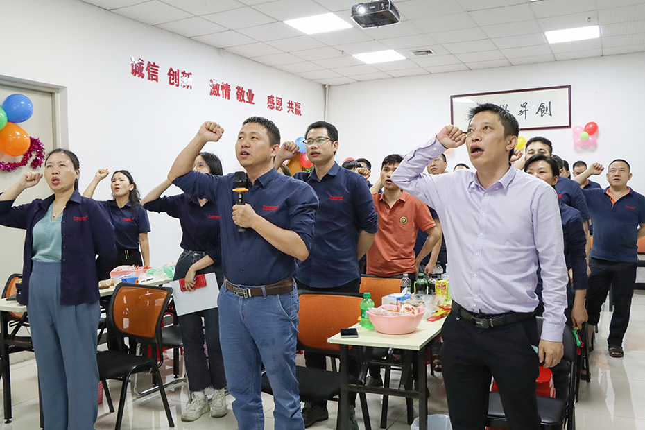 創(chuàng)升泵業(yè)技術總監(jiān)帶領大家朗讀企業(yè)文化